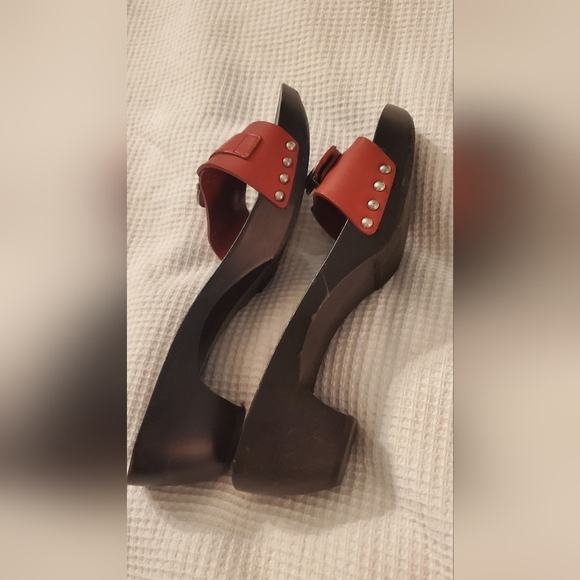 SALVATORE FERRAGAMO - size 91/2- womens wood slides leather clogs/shoes - Picture 7 of 8